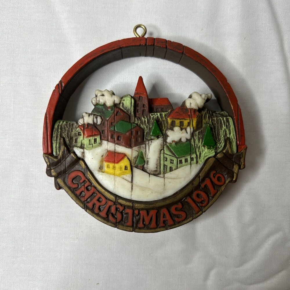 VINTAGE 1976 Hallmark Ornament Nostalgia Collection  Village Bicentennial Peace